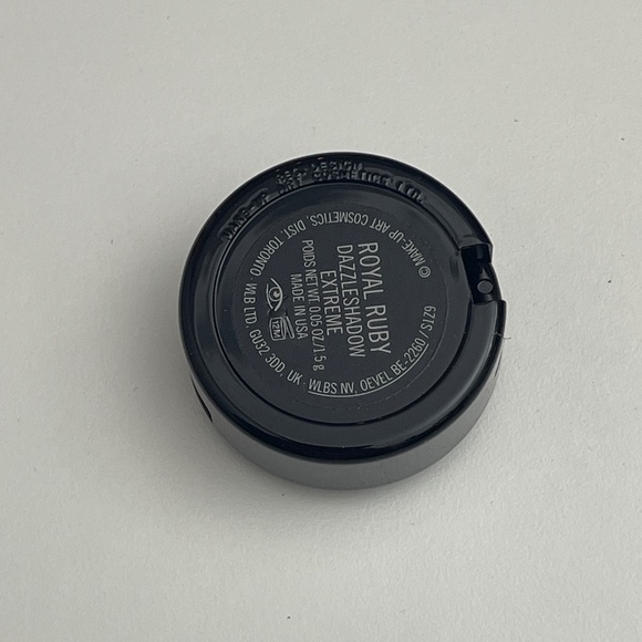NEW MAC Dazzle shadow Extreme Eye Shadow in Royal Ruby Full Size 1.5g - Picture 3 of 4
